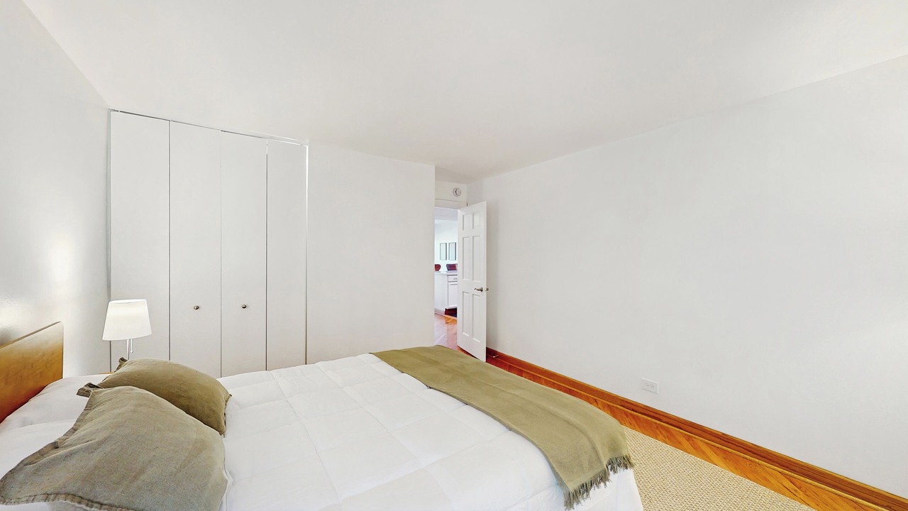 Photo of Bedroom in Lisle