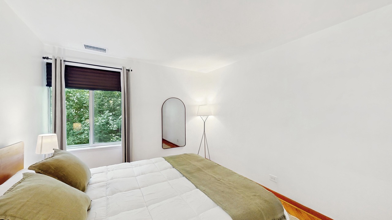 Photo of Bedroom in Lisle