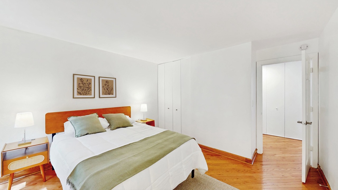Photo of Bedroom in Lisle