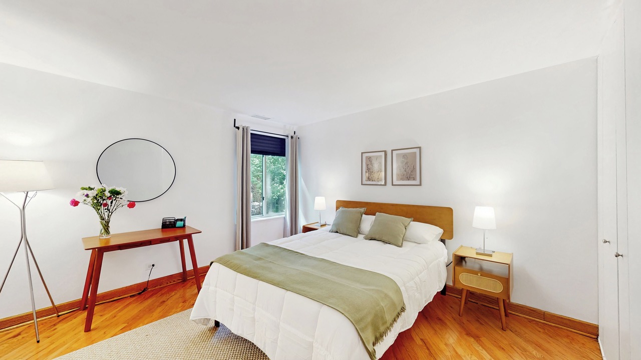 Photo of Bedroom in Lisle