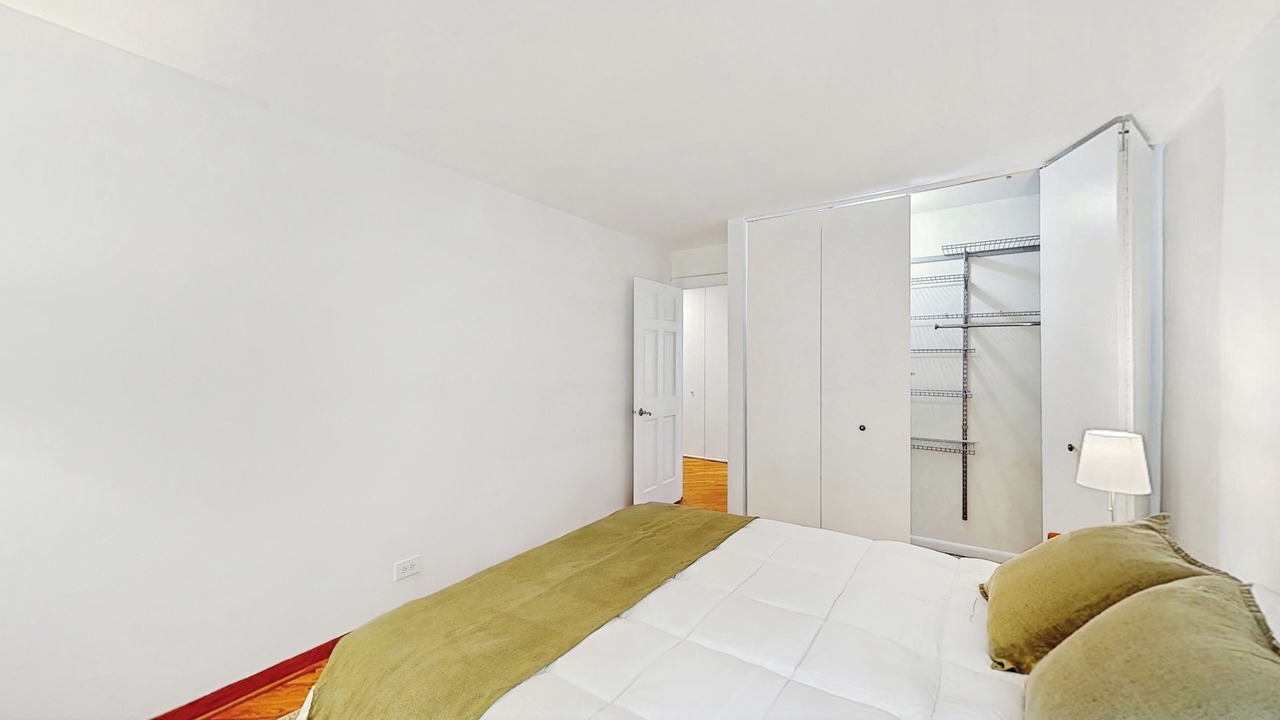 Photo of Bedroom in Lisle