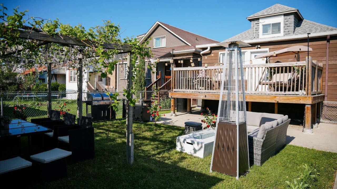 Photo of Outdoor in Belmont Cragin