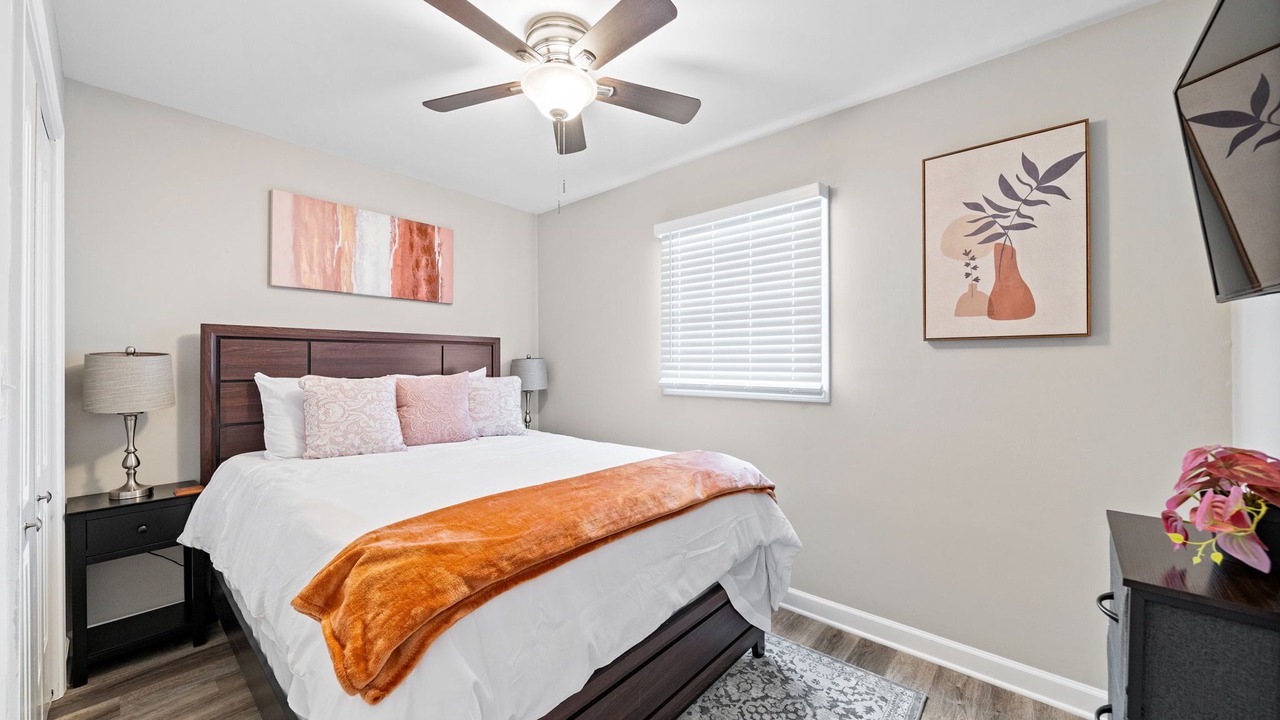 Photo of Bedroom in Lake in the Hills