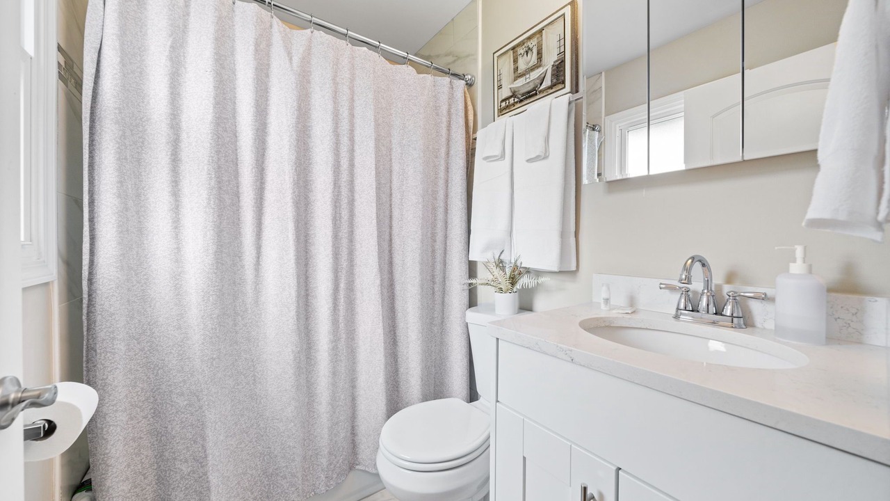 Photo of Bathroom in Lake in the Hills