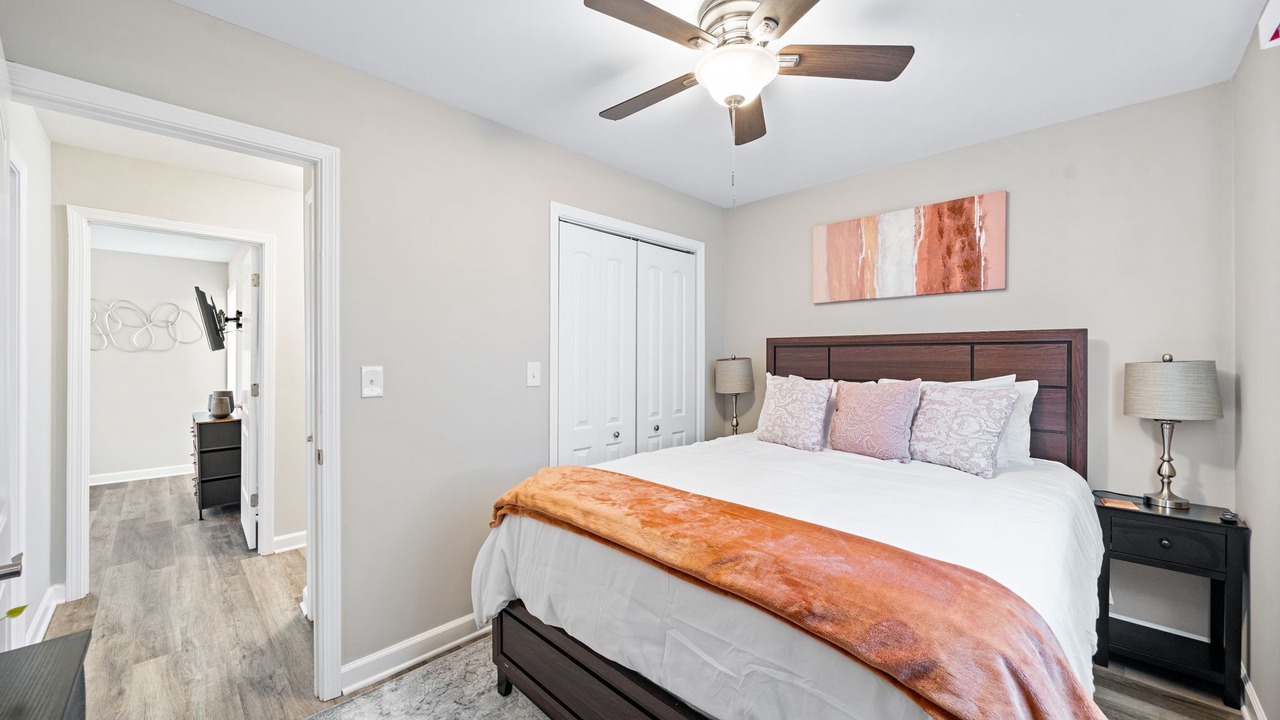 Photo of Bedroom in Lake in the Hills