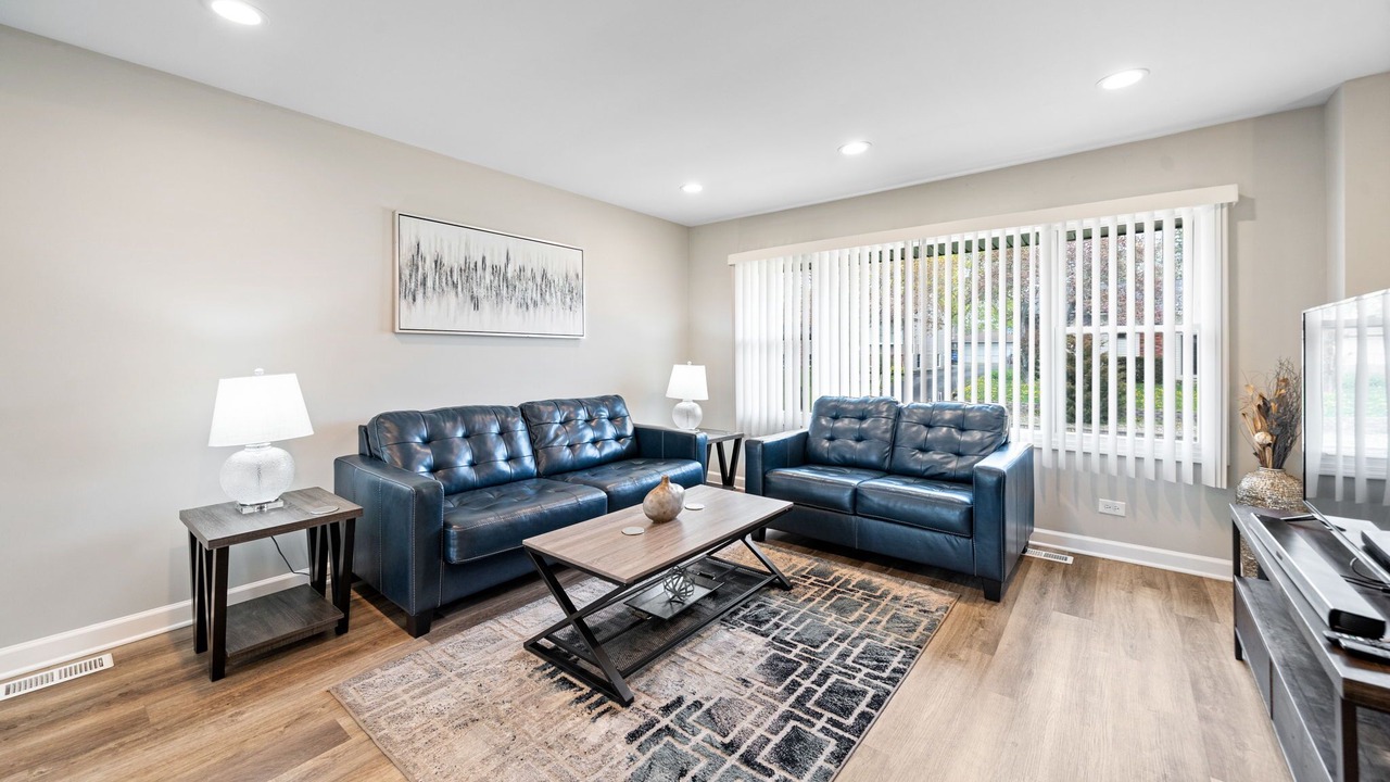 Photo of Livingroom in Lake in the Hills