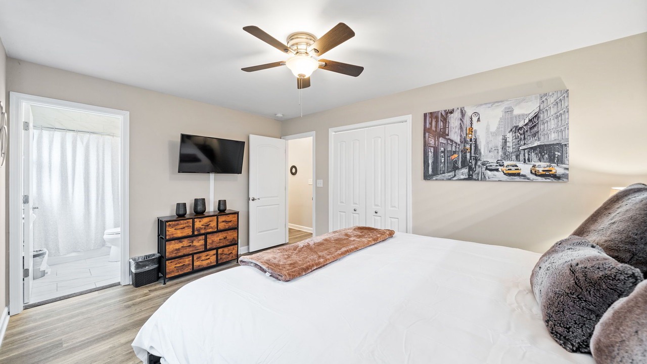 Photo of Bedroom in Lake in the Hills
