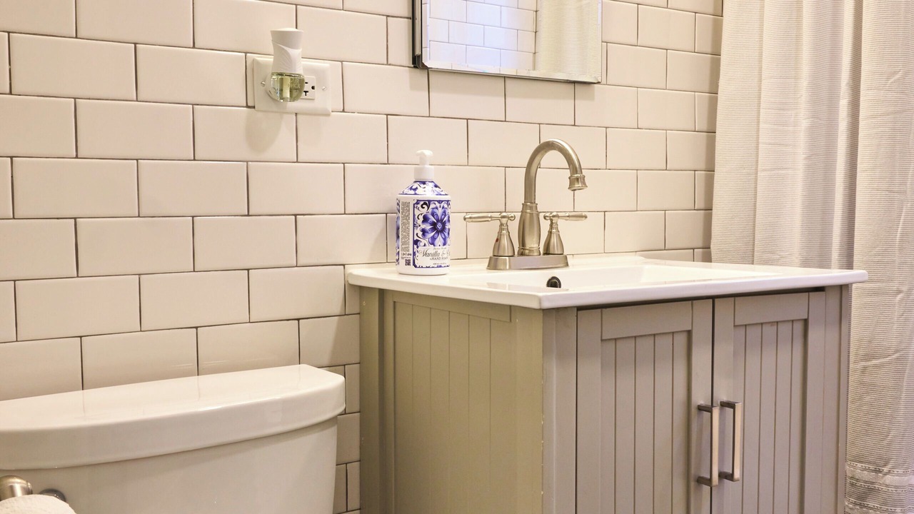 Photo of Bathroom in Logan Square