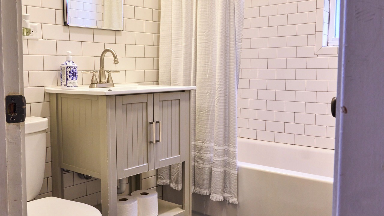 Photo of Bathroom in Logan Square