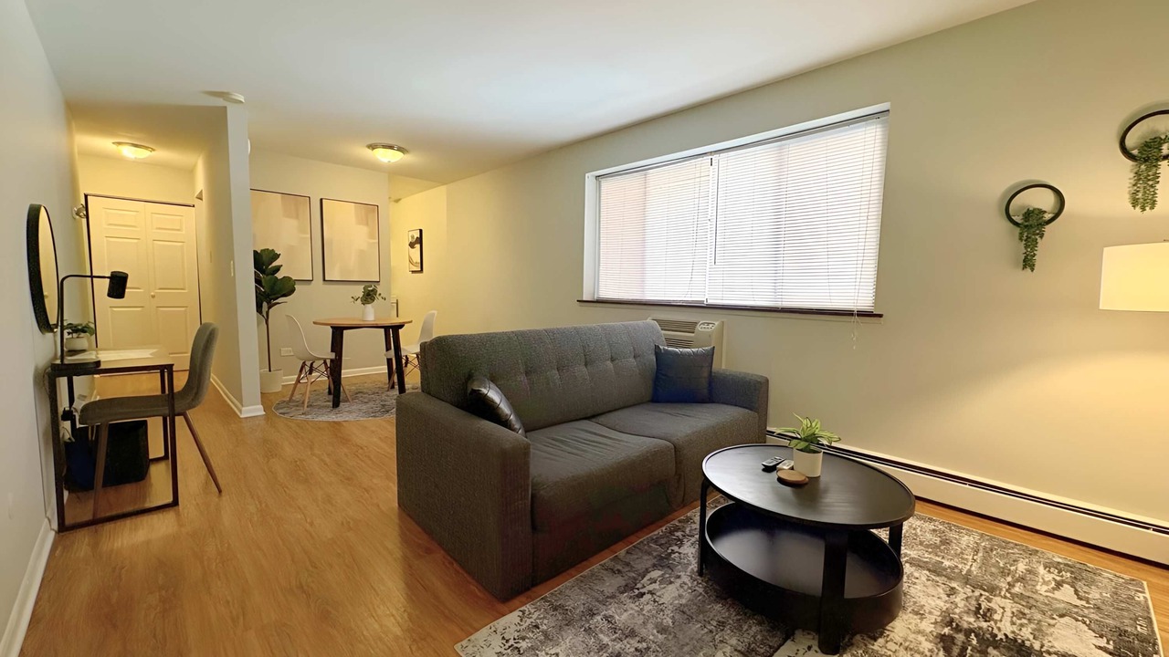 Photo of Livingroom in Lake View East