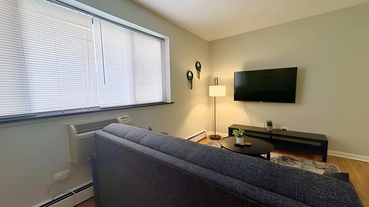 Photo of Livingroom in Lake View East