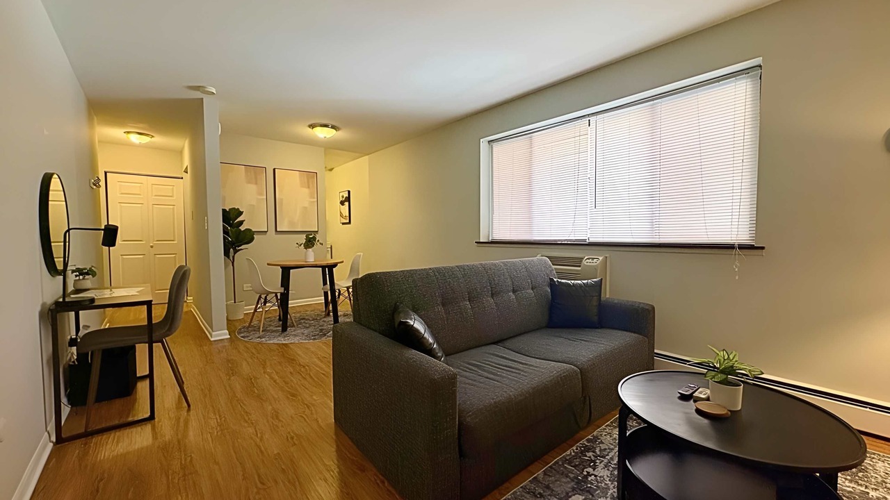 Photo of Livingroom in Lake View East