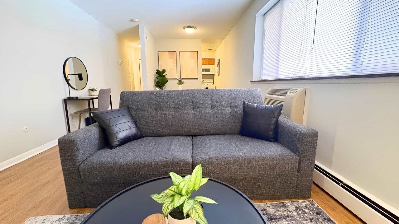 Photo of Livingroom in Lake View East