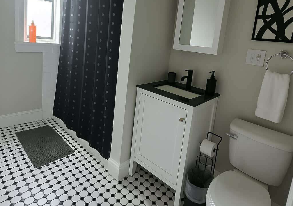 Photo of Bathroom in Rogers Park