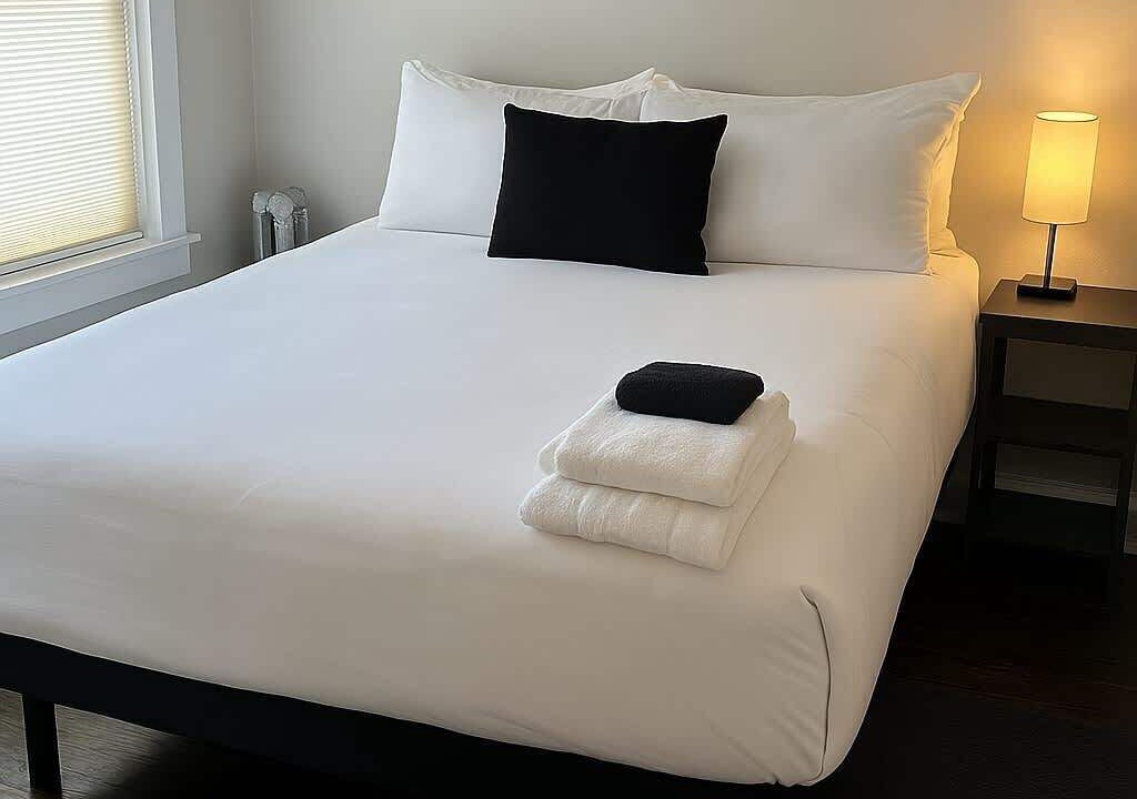 Photo of Bedroom in Rogers Park