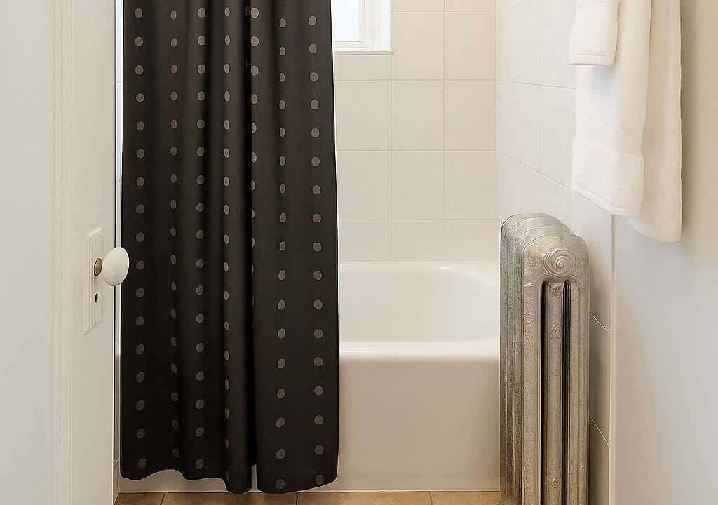 Photo of Bathroom in Ravenswood
