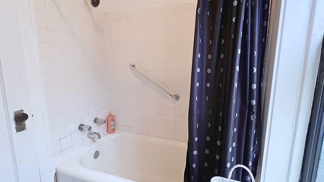 Photo of Bathroom in Ravenswood