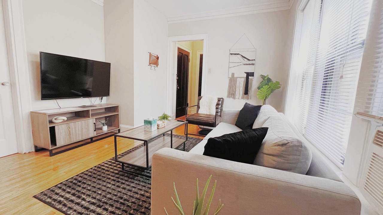 Photo of Livingroom in Ravenswood