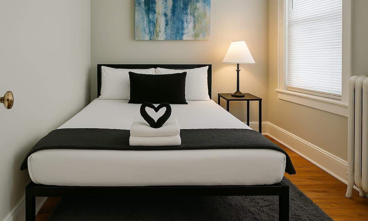 Photo of Bedroom in Wrigleyville