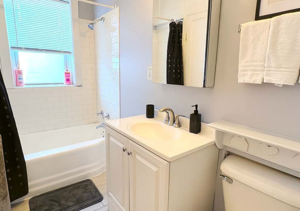 Photo of Bathroom in Rogers Park
