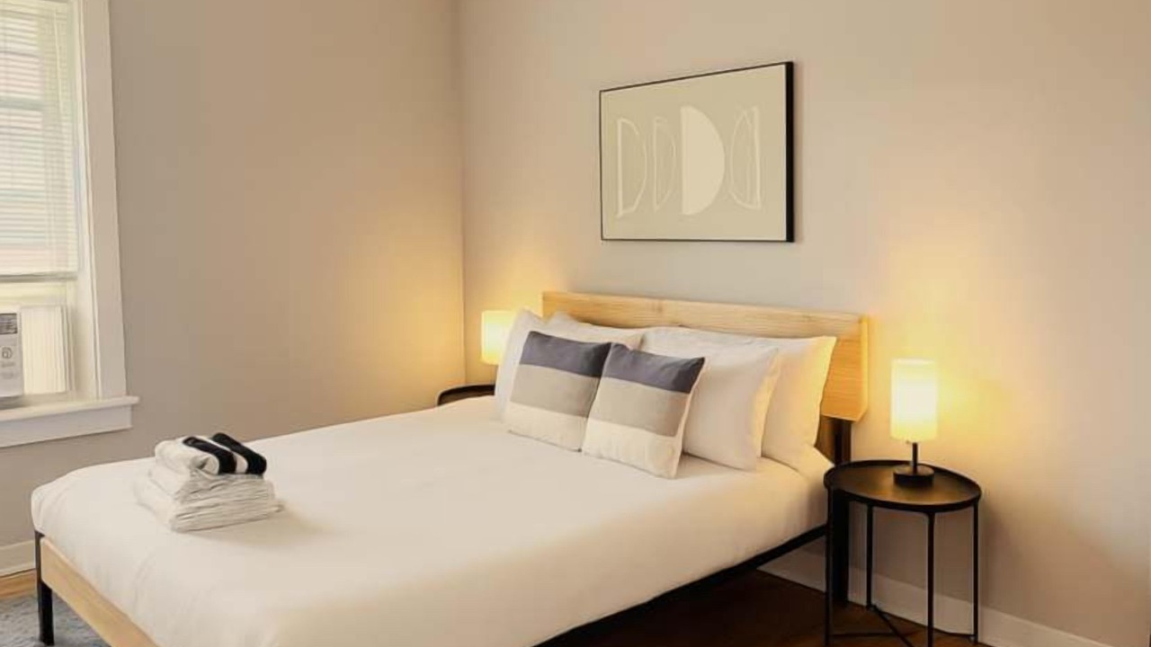 Photo of Bedroom in Rogers Park