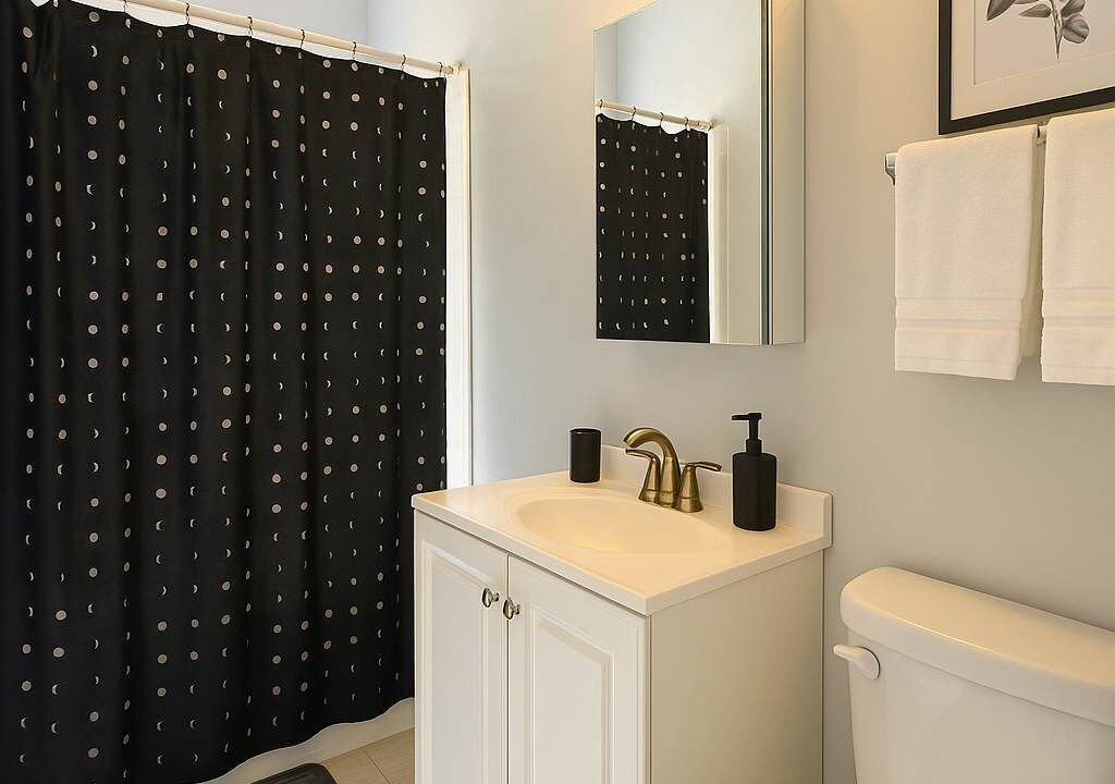 Photo of Bathroom in Rogers Park