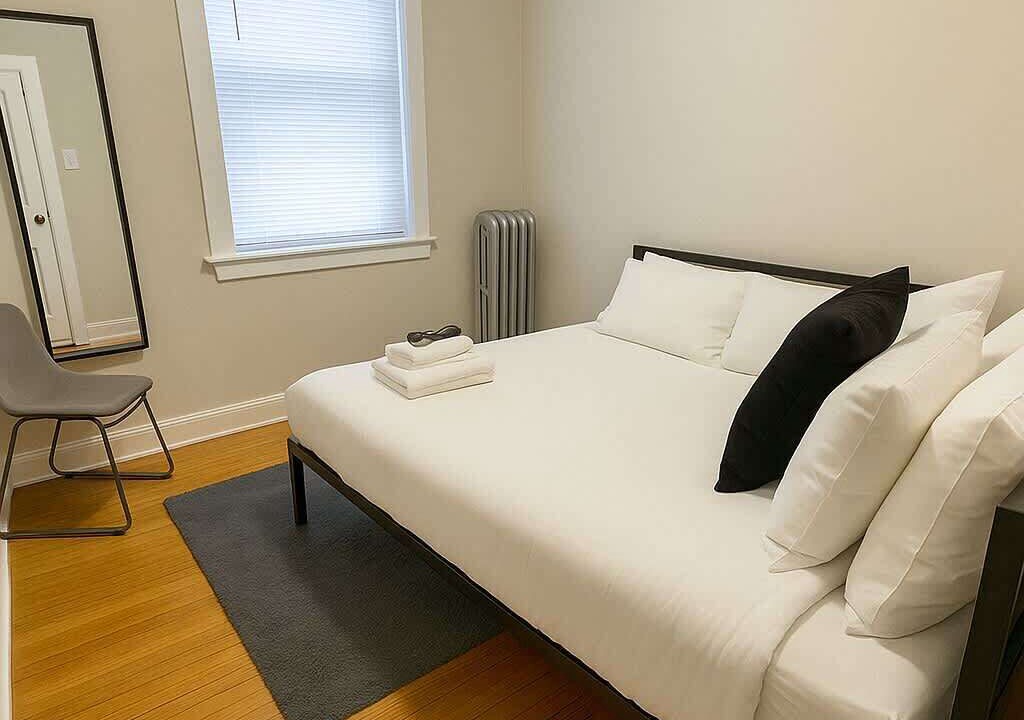 Photo of Bedroom in Rogers Park
