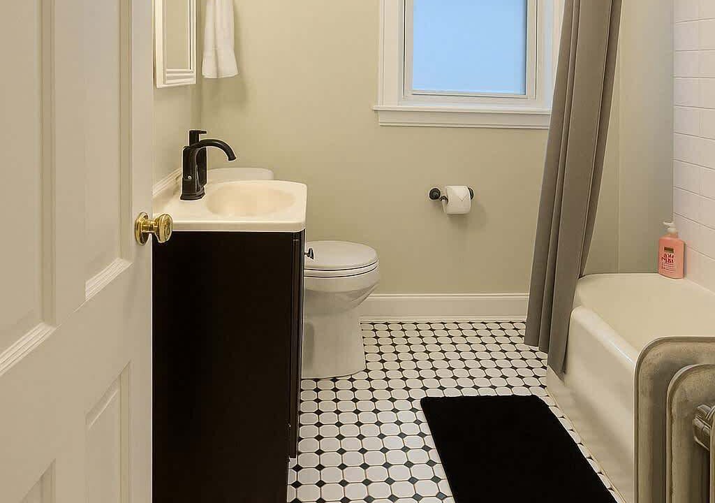 Photo of Bathroom in Rogers Park
