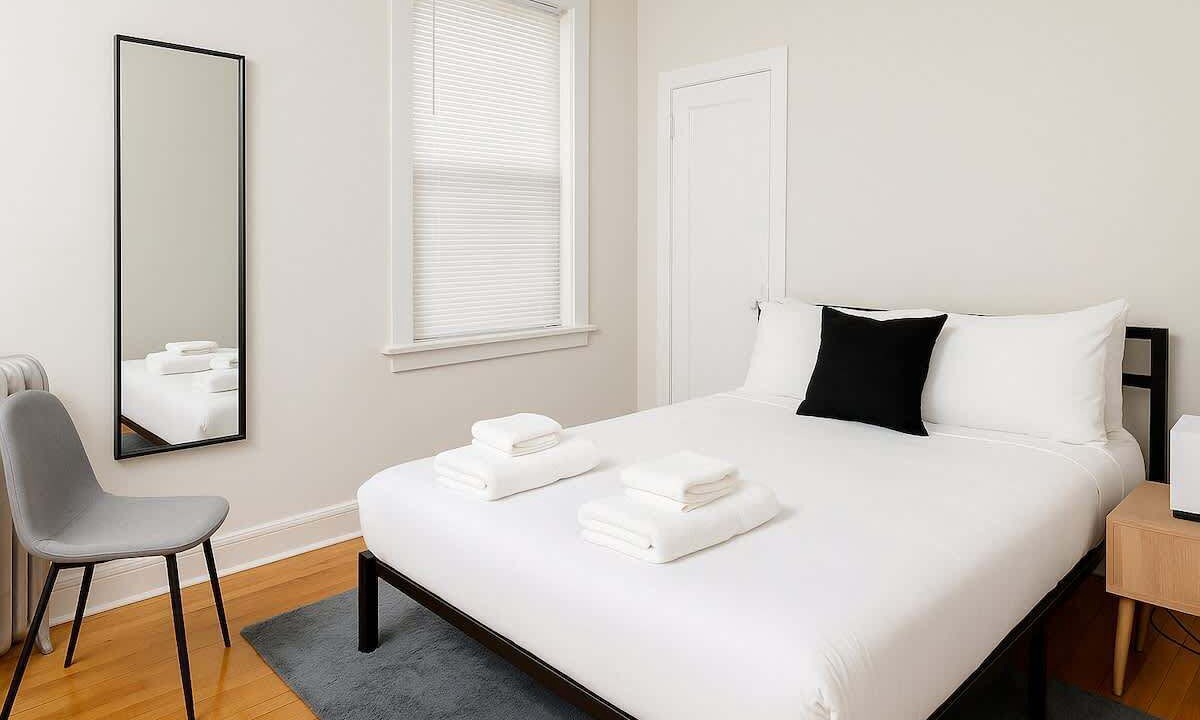 Photo of Bedroom in Rogers Park