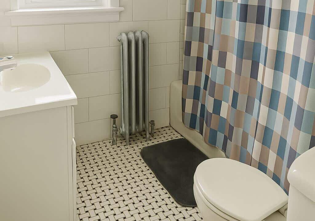 Photo of Bathroom in Cragin