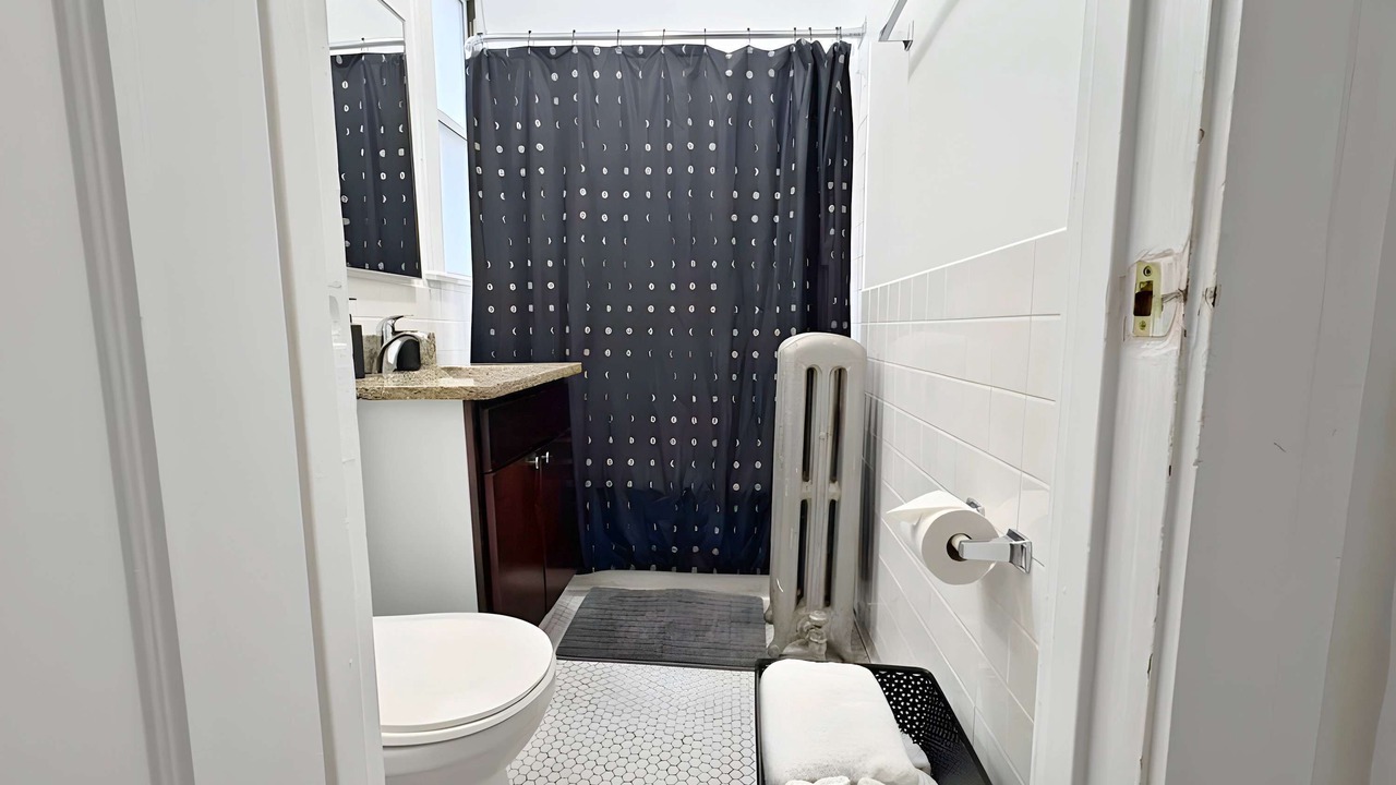 Photo of Bathroom in Ravenswood