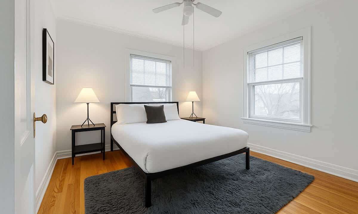 Photo of Bedroom in Rogers Park