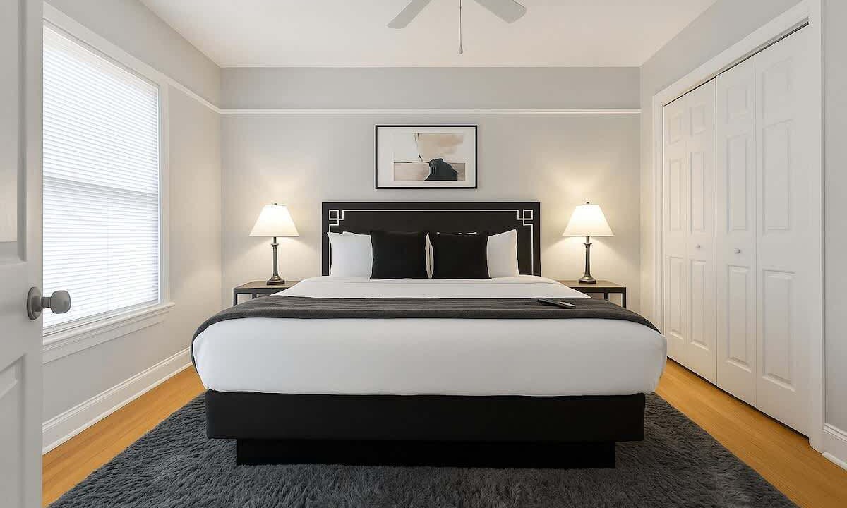 Photo of Bedroom in Rogers Park
