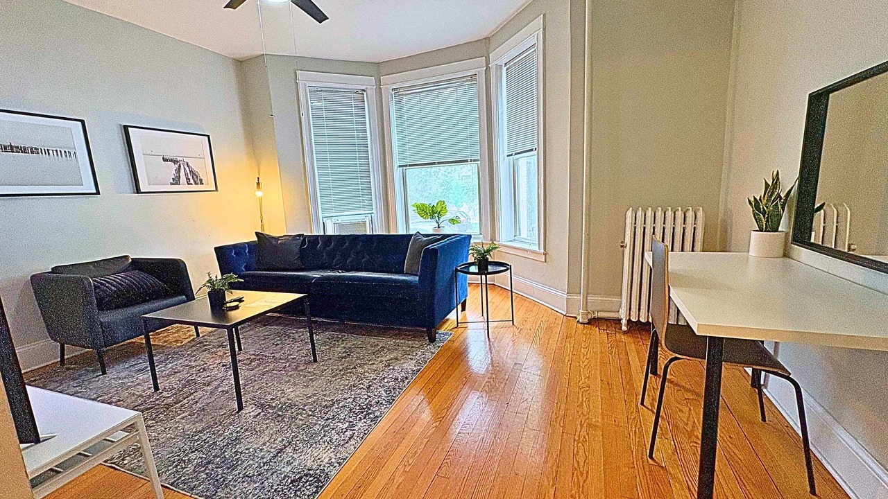 Photo of Livingroom in Wrigleyville