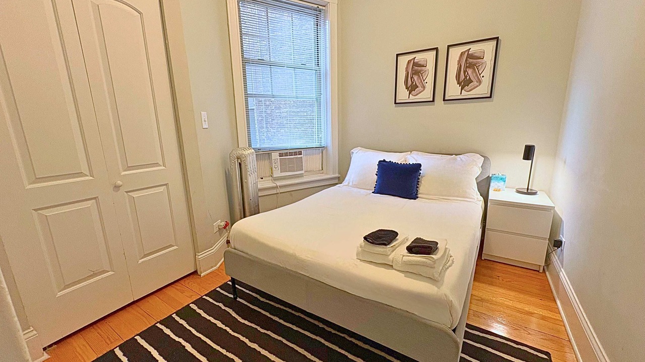 Photo of Bedroom in Wrigleyville