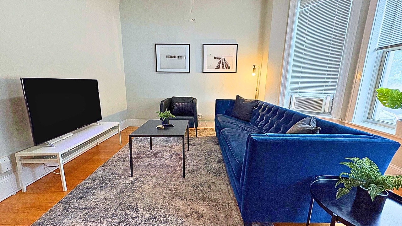 Photo of Livingroom in Wrigleyville