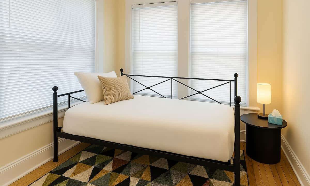 Photo of Bedroom in East Albany Park