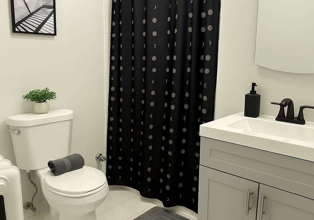 Photo of Bathroom in Ravenswood