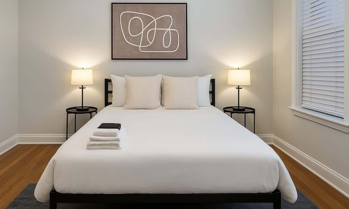 Photo of Bedroom in Rogers Park