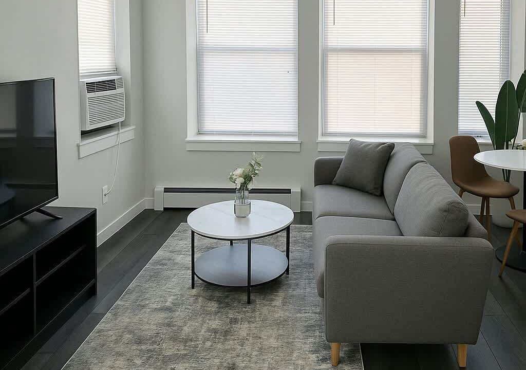 Photo of Livingroom in East Hyde Park