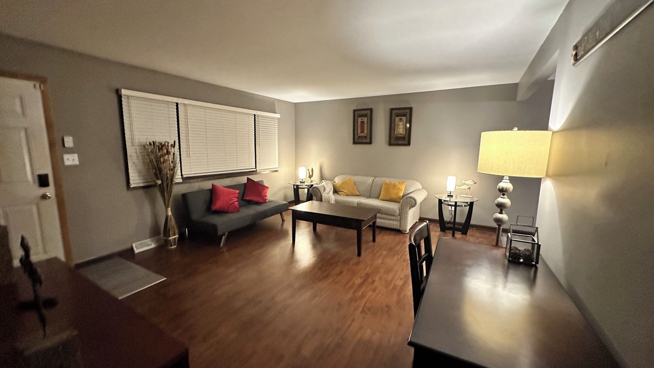 Photo of Livingroom in DeKalb
