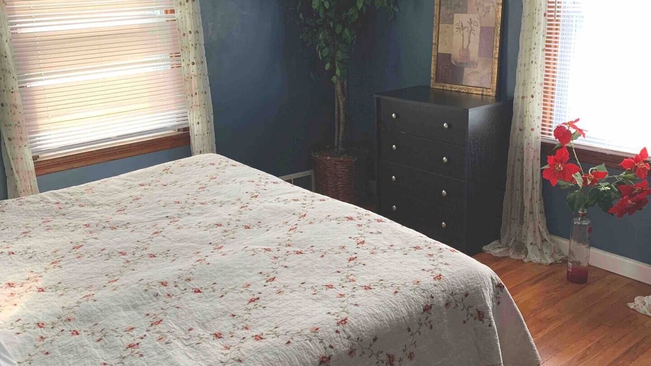 Photo of Bedroom in Alton