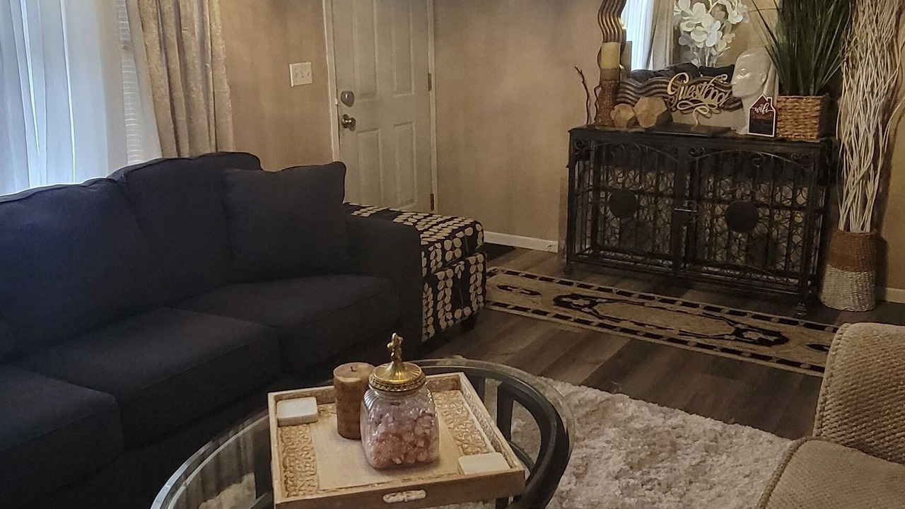 Photo of Livingroom in DeKalb