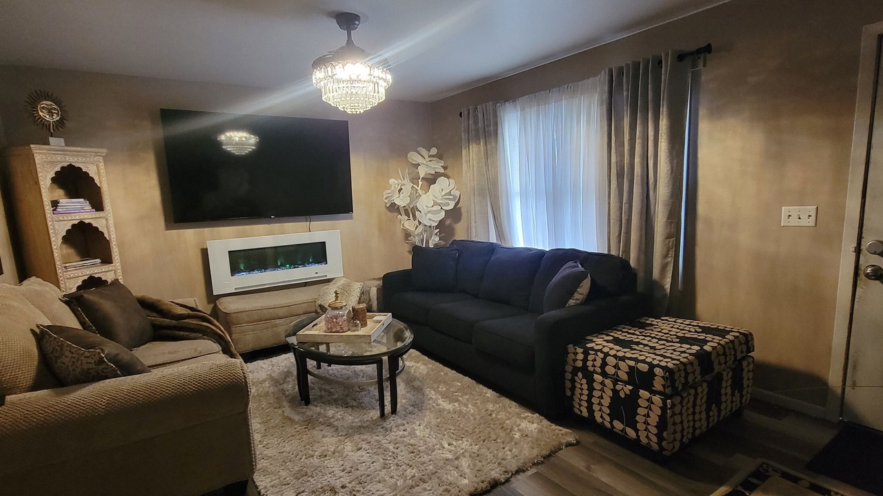Photo of Livingroom in DeKalb