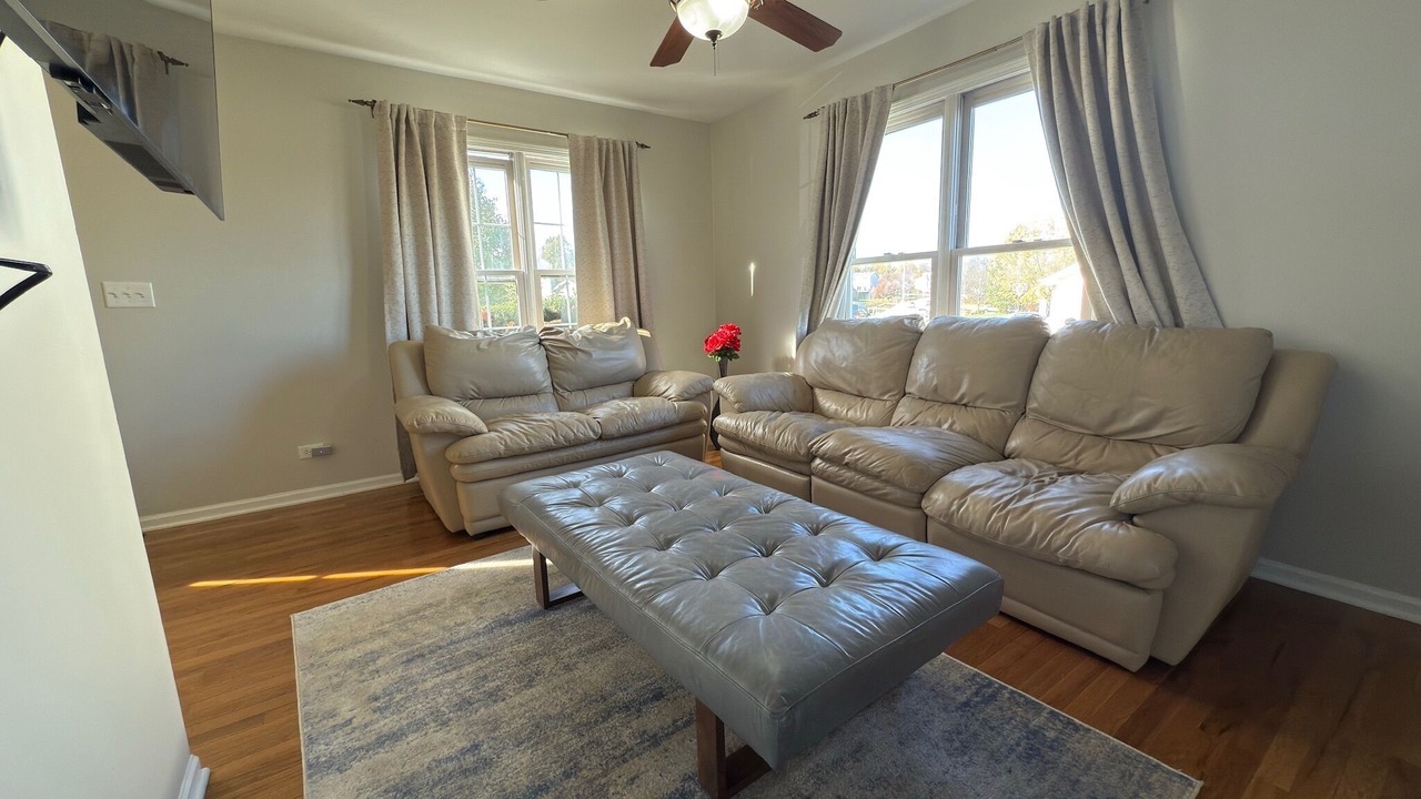 Photo of Livingroom in Plato Center
