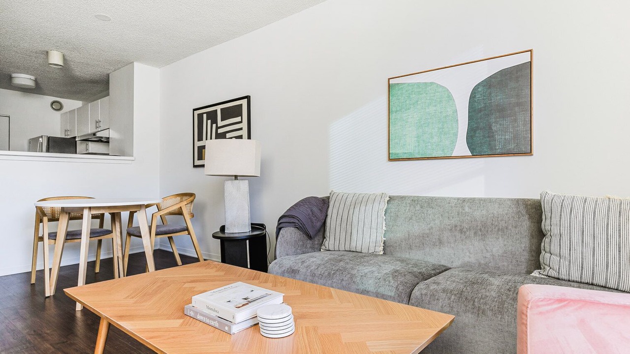 Photo of Livingroom in Streeterville