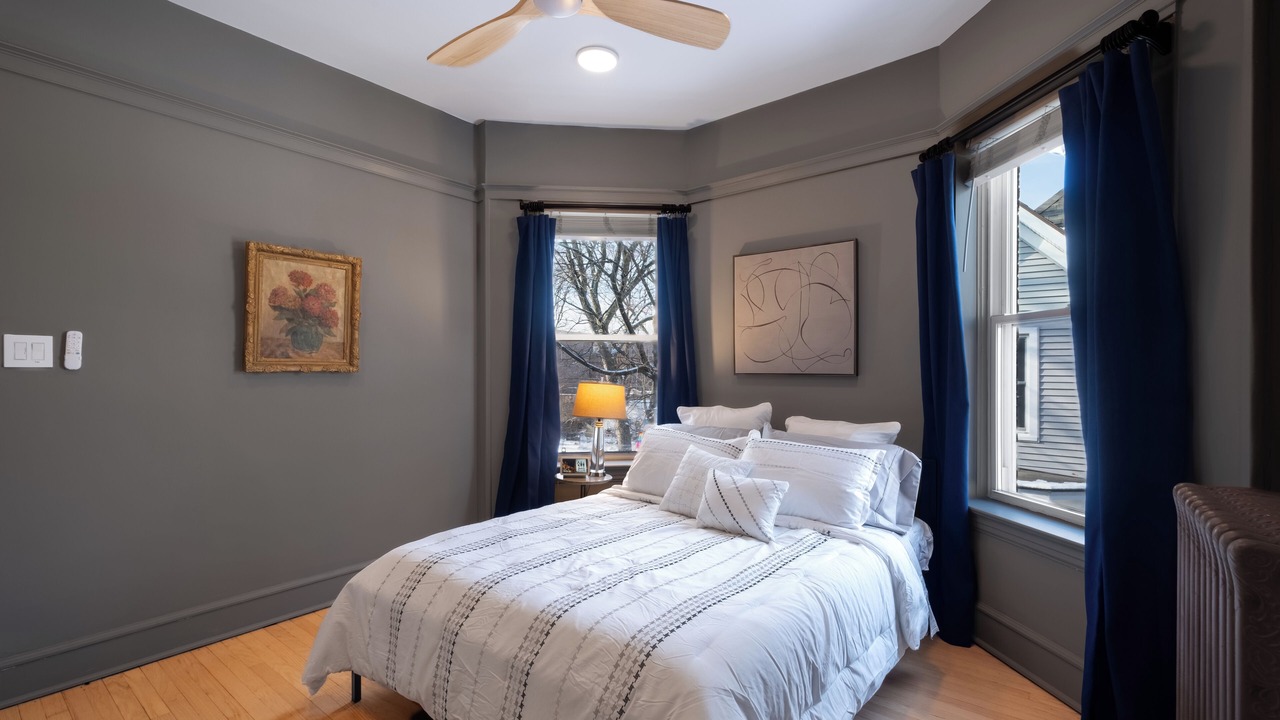 Photo of Bedroom in Rogers Park