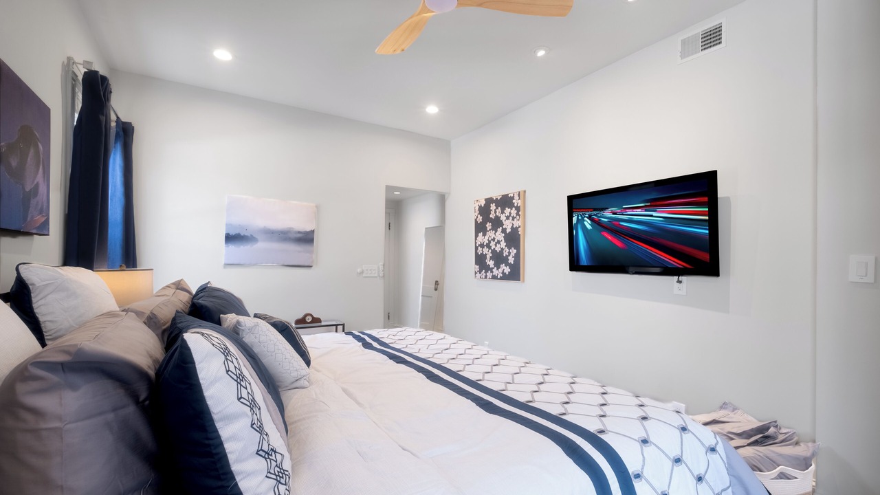 Photo of Bedroom in Rogers Park