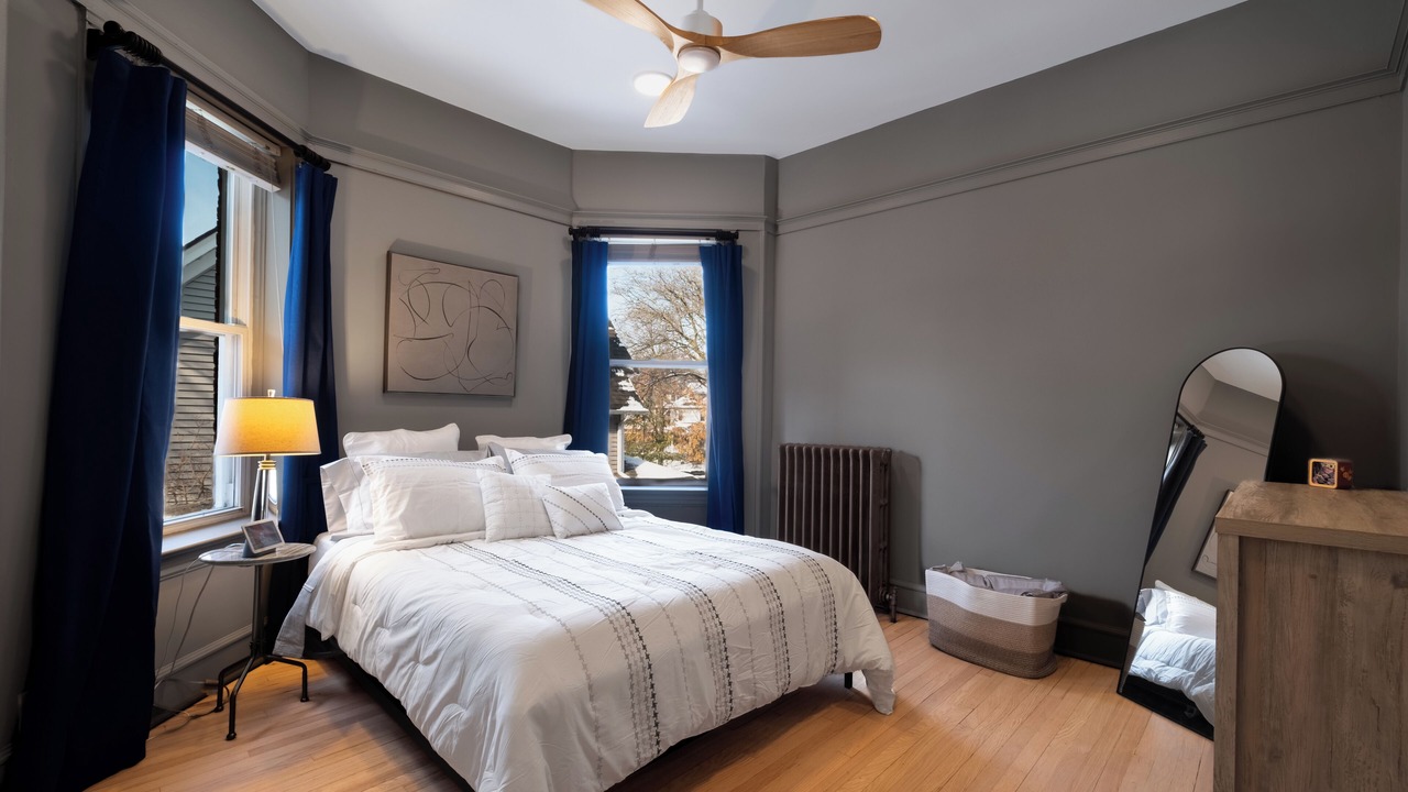 Photo of Bedroom in Rogers Park