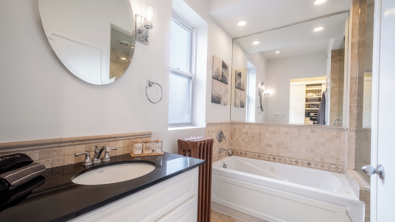Photo of Bathroom in Rogers Park